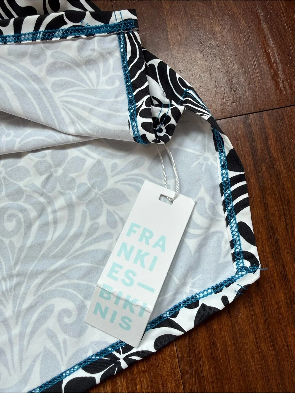 NWT Frankie’s Bikinis Nicole Floral Mini Skirt - Floral Burn Out Sz Medium